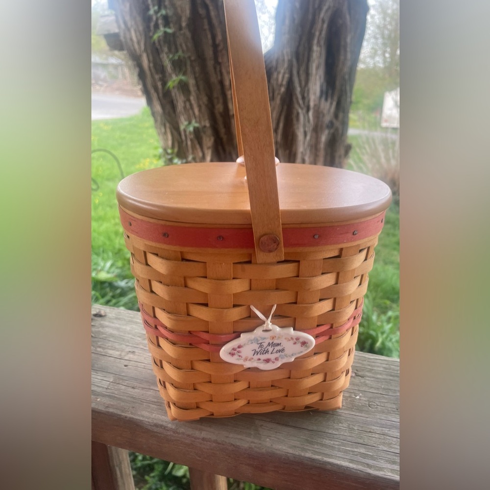 Longaberger Basket 2001 Mother’s Day with Lid and Liner& Paperwork